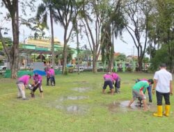 Kendalikan Air Limpasan, DLH Bojonegoro Buat Lubang Resapan Biopori di Alun – alun