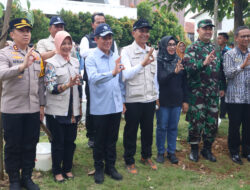 Menteri Lingkungan Hidup, Hanif Faisol Pimpin Langsung Korve Kebersihan di Pasar Wisata Bojonegoro