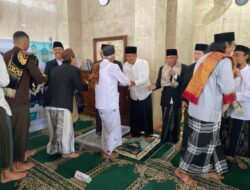 Bupati Bojonegoro dan Jajaran Forkopimda Sholat Idul Fitri di Masjid Baabus Shofa, Ajak Pererat Silaturahmi dan Tebar Kasih Sayang