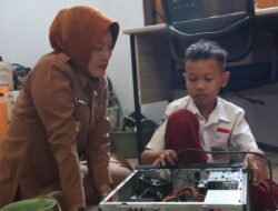 Wakil Bupati Bojonegoro Kunjungi Rumah Daffa, Bantu Fasilitasi Belajar Merakit Sepeda Listrik