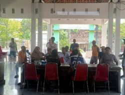 Warga Geruduk Sekretariat Pilkades PAW Desa Wotan, Tolak Calon dari Luar Desa