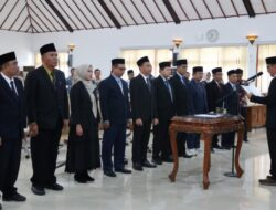 Bupati Bojonegoro Lantik Pengurus Dewan Pendidikan, Dorong Tingkatkan SDM untuk Pembangunan Daerah