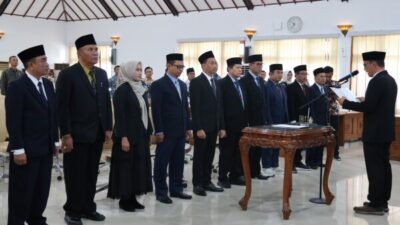 Bupati Bojonegoro Lantik Pengurus Dewan Pendidikan, Dorong Tingkatkan SDM untuk Pembangunan Daerah