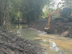 Cegah Kekeringan, Pemkab Bojonegoro Normalisasi Kali Jambe dan Afvoer di Purwosari