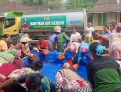 Peduli, Kodim 0813 Bojonegoro Pasok 8000 Liter Air Bersih ke Warga Desa Tlogohaji